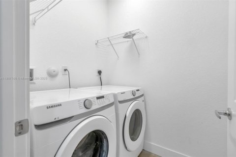 Casa en alquiler en Fort Lauderdale, Florida, 3 dormitorios, 222.69 m2 № 2080208 - foto 9