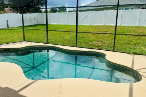 House in Clermont, Florida 4 bedrooms, 180.14 sq.m. № 1873969 - photo 14