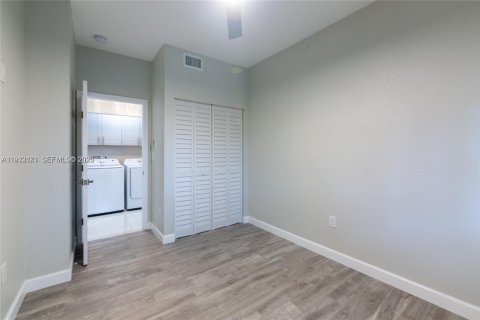Condominio en alquiler en Hialeah, Florida, 3 dormitorios, 92.16 m2 № 1991866 - foto 15