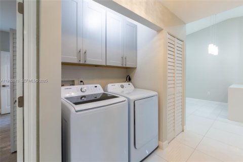 Condominio en alquiler en Hialeah, Florida, 3 dormitorios, 92.16 m2 № 1991866 - foto 11