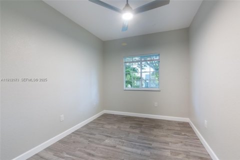 Condominio en alquiler en Hialeah, Florida, 3 dormitorios, 92.16 m2 № 1991866 - foto 14