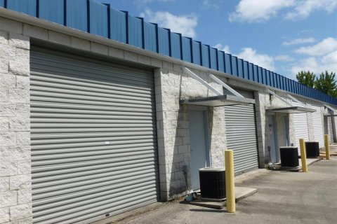 Propiedad comercial en alquiler en Gainesville, Florida, 278.71 m2 № 1810815 - foto 2