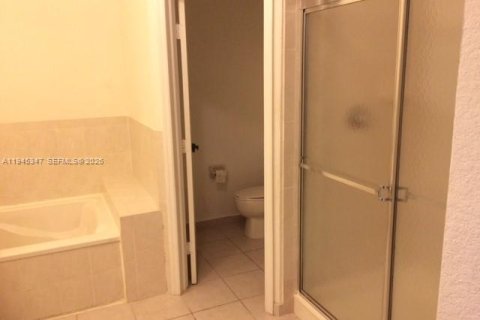 Townhouse in Doral, Florida 3 bedrooms, 193.24 sq.m. № 2001796 - photo 19