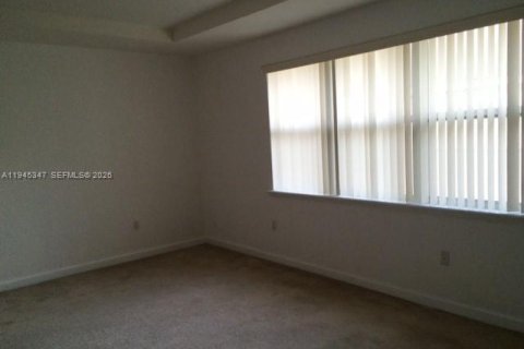 Townhouse in Doral, Florida 3 bedrooms, 193.24 sq.m. № 2001796 - photo 4