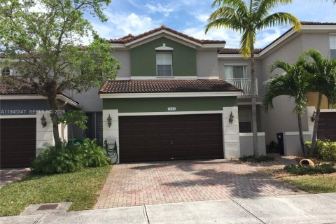 Townhouse in Doral, Florida 3 bedrooms, 193.24 sq.m. № 2001796