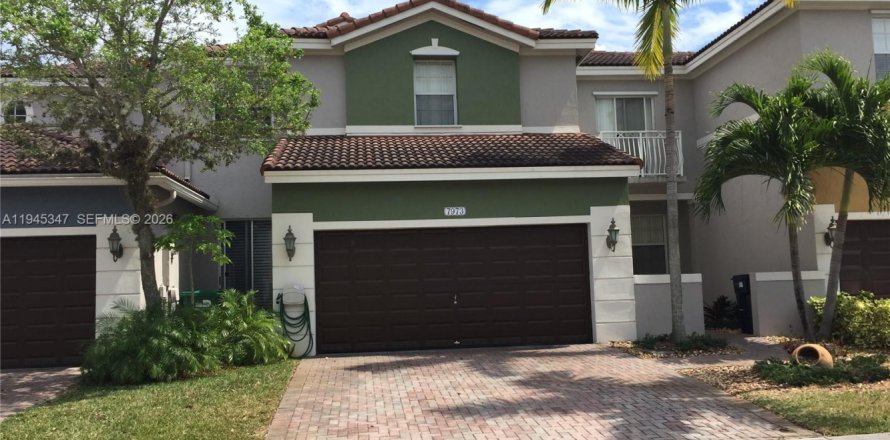 Townhouse in Doral, Florida 3 bedrooms, 193.24 sq.m. № 2001796