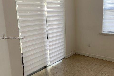 Townhouse in Doral, Florida 3 bedrooms, 193.24 sq.m. № 2001796 - photo 23