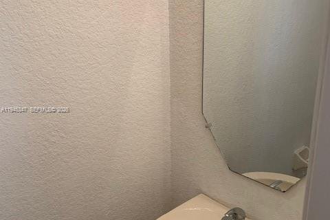 Townhouse in Doral, Florida 3 bedrooms, 193.24 sq.m. № 2001796 - photo 25
