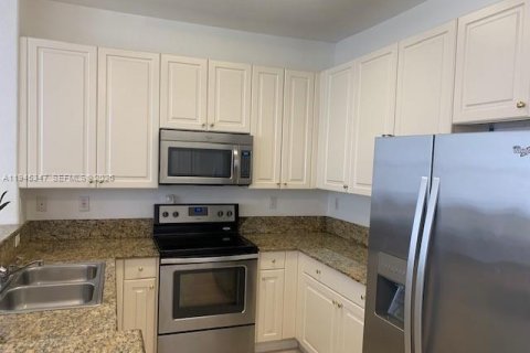 Townhouse in Doral, Florida 3 bedrooms, 193.24 sq.m. № 2001796 - photo 16