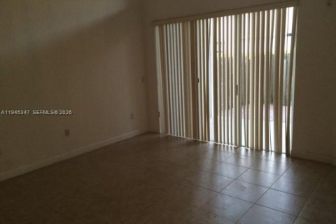 Townhouse in Doral, Florida 3 bedrooms, 193.24 sq.m. № 2001796 - photo 12