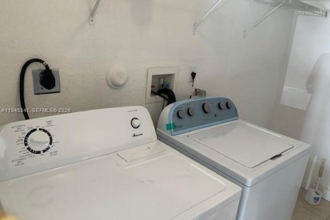 Townhouse in Doral, Florida 3 bedrooms, 193.24 sq.m. № 2001796 - photo 24