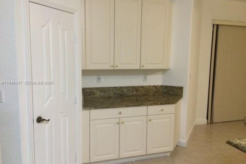 Townhouse in Doral, Florida 3 bedrooms, 193.24 sq.m. № 2001796 - photo 17