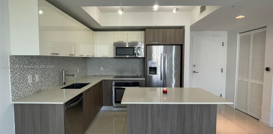 Condominio en Doral, Florida, 2 dormitorios  № 1957711