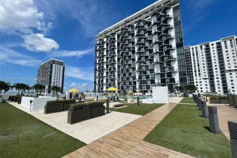 Condominio en venta en Doral, Florida, 2 dormitorios, 88.26 m2 № 1957711 - foto 24