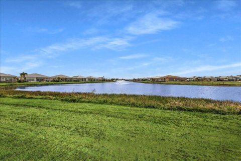 House in Palm Beach Gardens, Florida 3 bedrooms, 179.95 sq.m. № 2187661 - photo 2