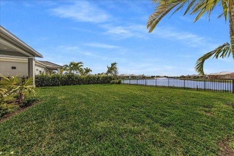 House in Palm Beach Gardens, Florida 3 bedrooms, 179.95 sq.m. № 2187661 - photo 3