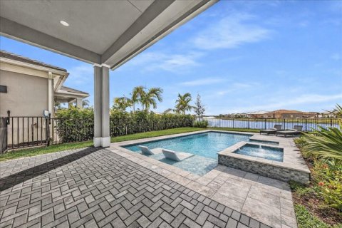 House in Palm Beach Gardens, Florida 3 bedrooms, 179.95 sq.m. № 2187661 - photo 5
