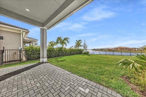 House in Palm Beach Gardens, Florida 3 bedrooms, 179.95 sq.m. № 2187661 - photo 7