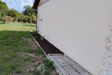 Villa ou maison à vendre à Port Charlotte, Floride: 2 chambres, 97.55 m2 № 1766017 - photo 4
