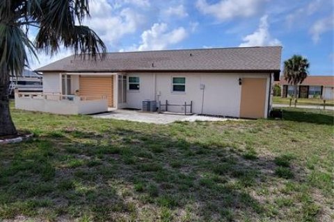 Villa ou maison à vendre à Port Charlotte, Floride: 2 chambres, 97.55 m2 № 1766017 - photo 2