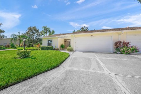 Casa en venta en Sarasota, Florida, 2 dormitorios, 139.73 m2 № 1907681 - foto 2