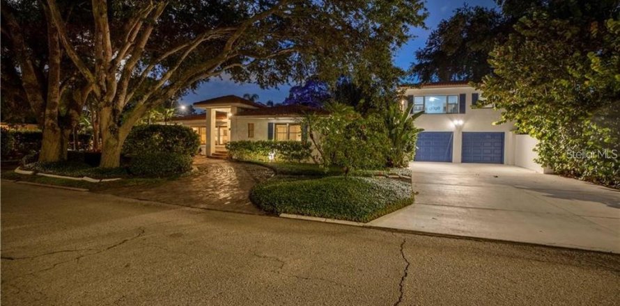 Villa ou maison à Saint Petersburg, Floride 3 chambres, 255.48 m2 № 2096969