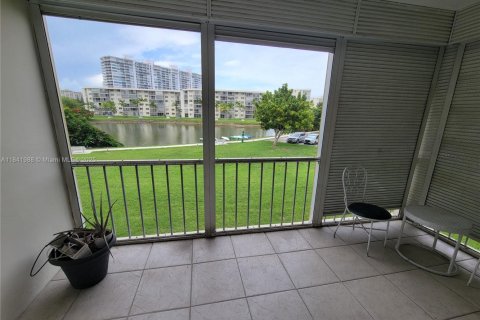 Condominio en alquiler en Aventura, Florida, 1 dormitorio, 71.35 m2 № 1836544 - foto 12