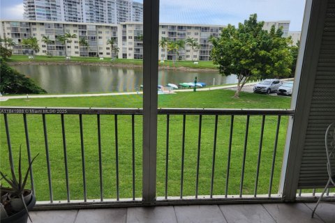 Condominio en alquiler en Aventura, Florida, 1 dormitorio, 71.35 m2 № 1836544 - foto 11