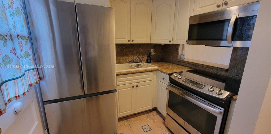 Condominio en Aventura, Florida, 1 dormitorio  № 1836544