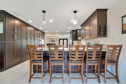 Casa en alquiler en Miami, Florida, 4 dormitorios, 274.99 m2 № 1951348 - foto 9