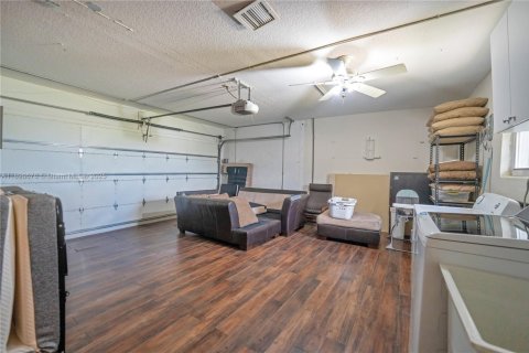 Casa en alquiler en Miami, Florida, 4 dormitorios, 274.99 m2 № 1951348 - foto 23