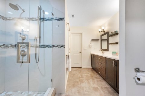 Casa en alquiler en Miami, Florida, 4 dormitorios, 274.99 m2 № 1951348 - foto 18