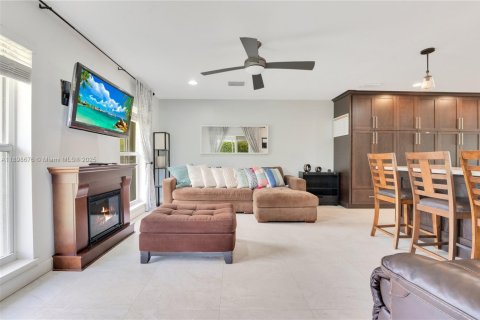 Casa en alquiler en Miami, Florida, 4 dormitorios, 274.99 m2 № 1951348 - foto 12