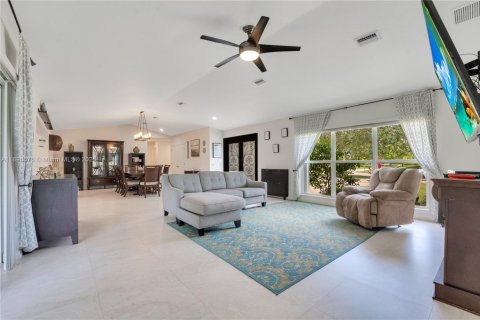 Casa en alquiler en Miami, Florida, 4 dormitorios, 274.99 m2 № 1951348 - foto 4