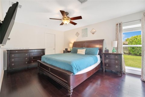 Casa en alquiler en Miami, Florida, 4 dormitorios, 274.99 m2 № 1951348 - foto 16