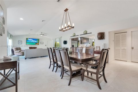 Casa en alquiler en Miami, Florida, 4 dormitorios, 274.99 m2 № 1951348 - foto 6