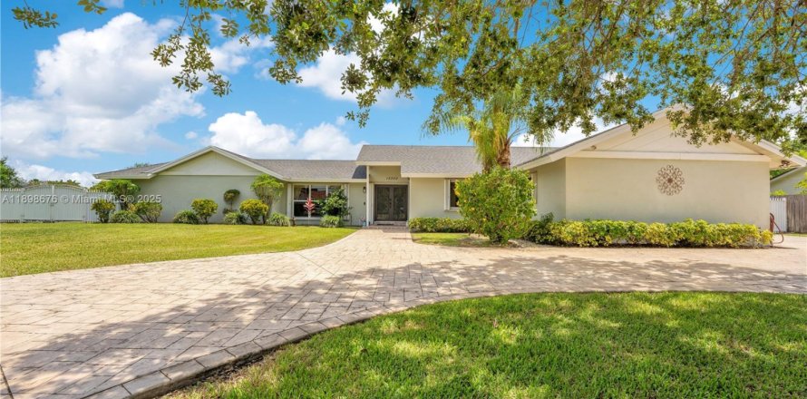 Casa en Miami, Florida 4 dormitorios, 274.99 m2 № 1951348