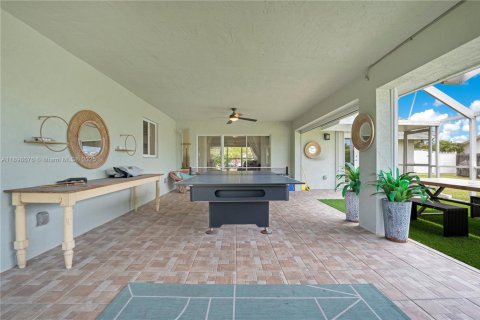 Casa en alquiler en Miami, Florida, 4 dormitorios, 274.99 m2 № 1951348 - foto 26