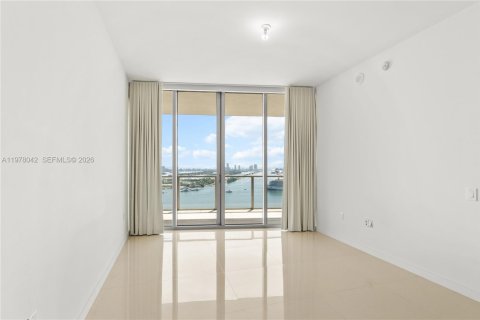 Condo in Miami, Florida, 2 bedrooms  № 2080483 - photo 18