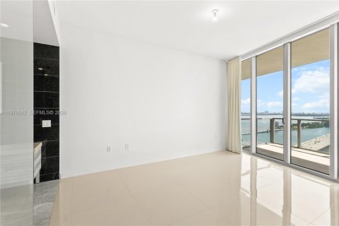 Condo in Miami, Florida, 2 bedrooms  № 2080483 - photo 17