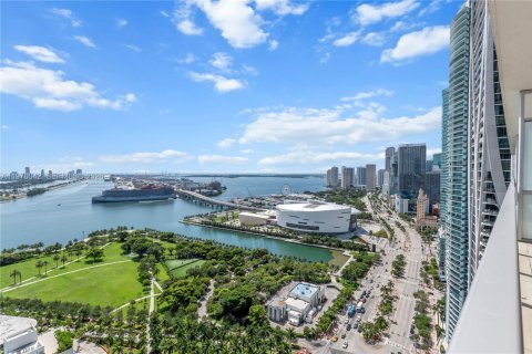 Condo in Miami, Florida, 2 bedrooms  № 2080483 - photo 9