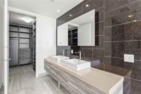 Condo in Miami, Florida, 2 bedrooms  № 2080483 - photo 21