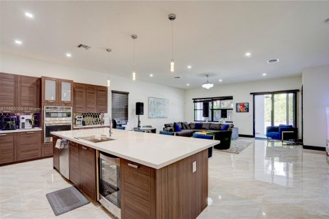 Villa ou maison à vendre à Miami Lakes, Floride: 5 chambres, 385.27 m2 № 1861861 - photo 17