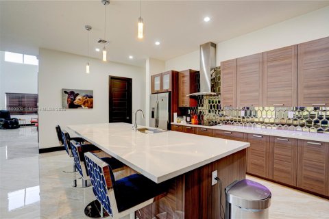 Villa ou maison à vendre à Miami Lakes, Floride: 5 chambres, 385.27 m2 № 1861861 - photo 14
