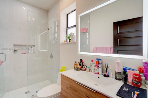 Villa ou maison à vendre à Miami Lakes, Floride: 5 chambres, 385.27 m2 № 1861861 - photo 21