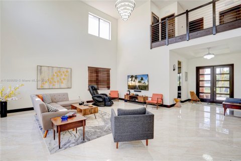 Villa ou maison à vendre à Miami Lakes, Floride: 5 chambres, 385.27 m2 № 1861861 - photo 5