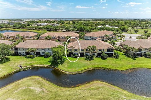 Adosado en venta en Lakewood Ranch, Florida, 3 dormitorios, 262.91 m2 № 2100371 - foto 3