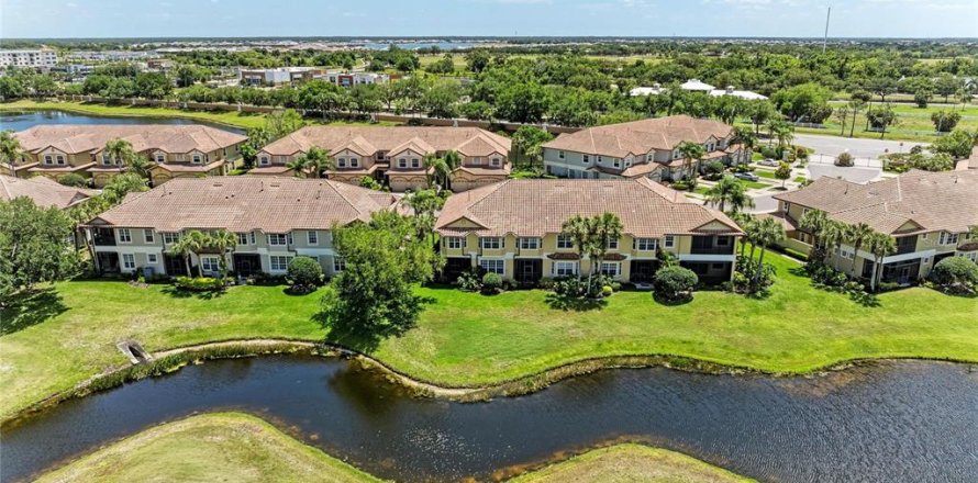 Adosado en Lakewood Ranch, Florida 3 dormitorios, 262.91 m2 № 2100371