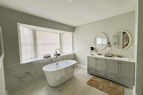 House in Hawthorne, Florida 4 bedrooms, 303.98 sq.m. № 2218489 - photo 28