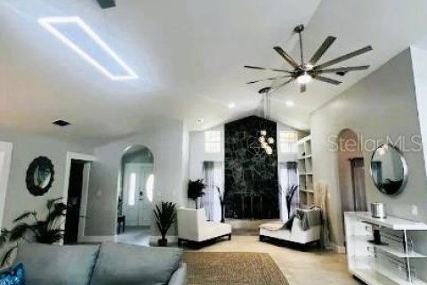 House in Hawthorne, Florida 4 bedrooms, 303.98 sq.m. № 2218489 - photo 6